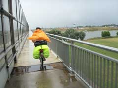 Sabine auf der Rheinbrücke nach Leverkusen